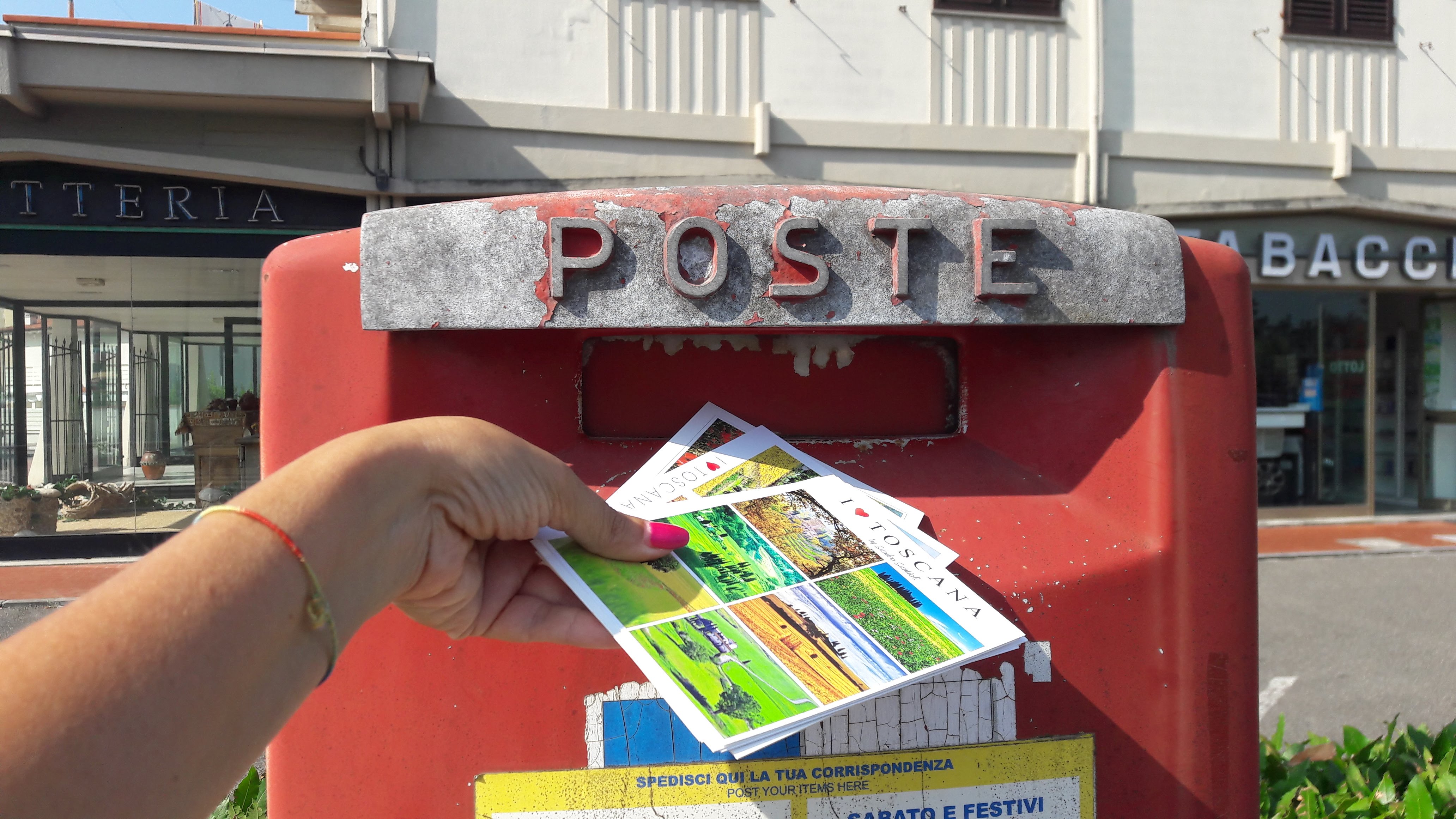 How send postcards that actually arrive to friends & family